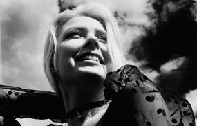 复古黑白欧美风美女摄影图片